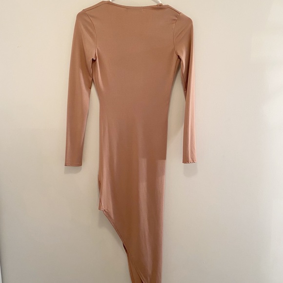 MISSGUIDED- Long Sleeve Plunge Asymmetrical Dress - Picture 5 of 5